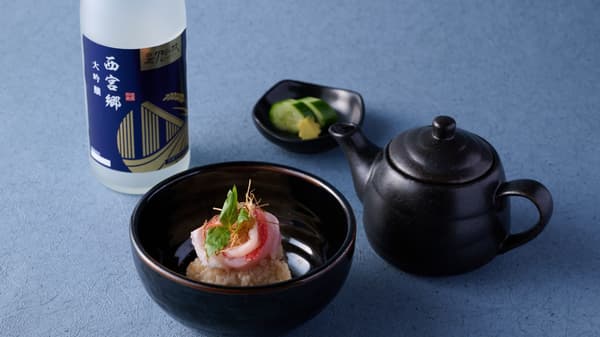 Hidangan paket dan sake