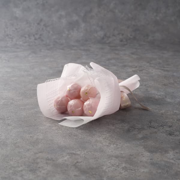 二月：莓果紅寶石