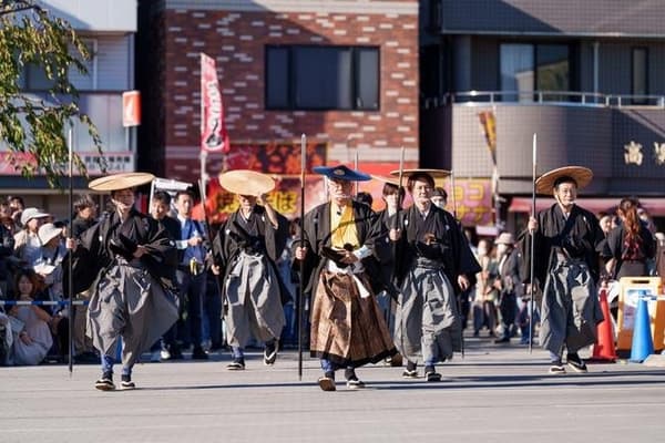 Prosesi samurai selama Prosesi Perburuan Elang Kota Kastel Iwatsuki