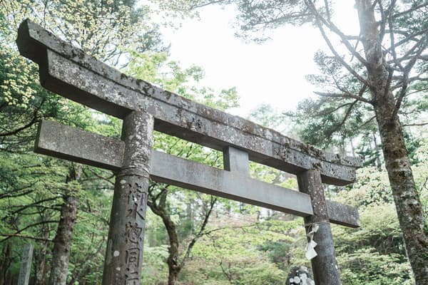 후지요시다시를 걸으며 후지미치 관련 유적지를 방문하는 모습