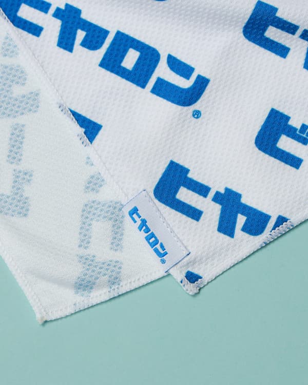 히야론 × BEAMS GOLF 쿨 타월 사용 모습