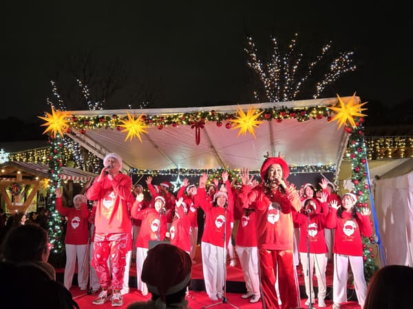 Panggung musik di Christmas Market di Osaka tahun 2025