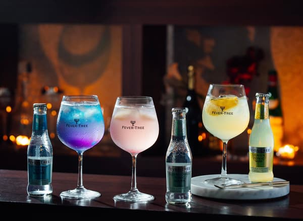 From left: Blue Jewel and Peach Cloud — ¥1,320 (tax included) each, and Lemon Sour — ¥1,210 (tax included)