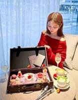 aco, Instagram influencer specializing in afternoon tea