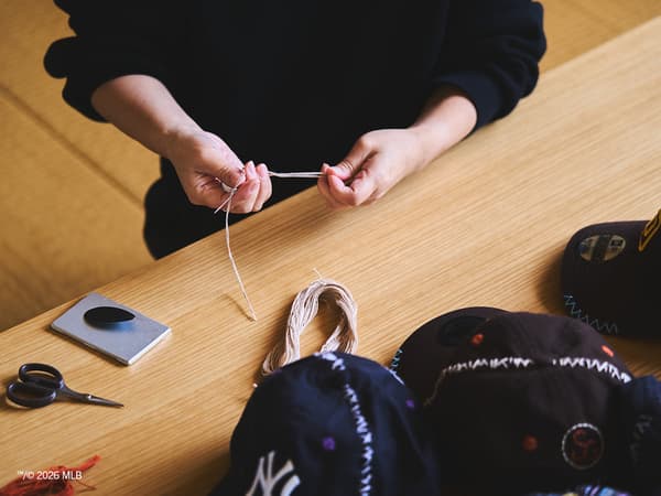 工作中的 SASHIKO GALS 工匠