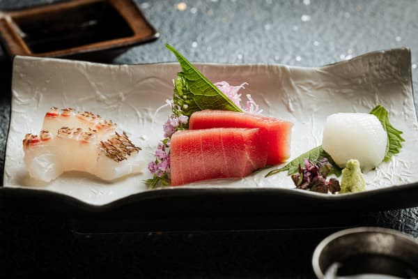 Sashimi: tiga jenis ikan segar musiman