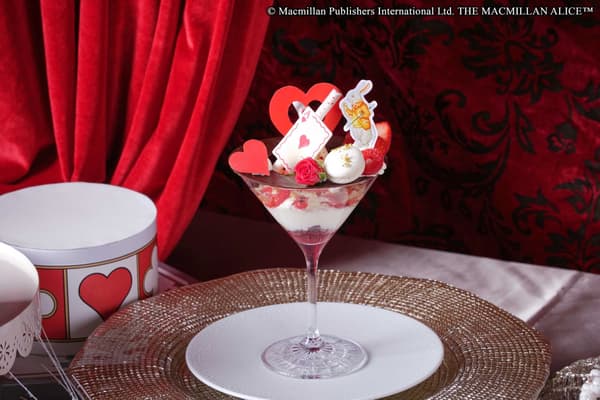 Parfait navideño del Conejo Blanco: Corazones y macarons (opción)
