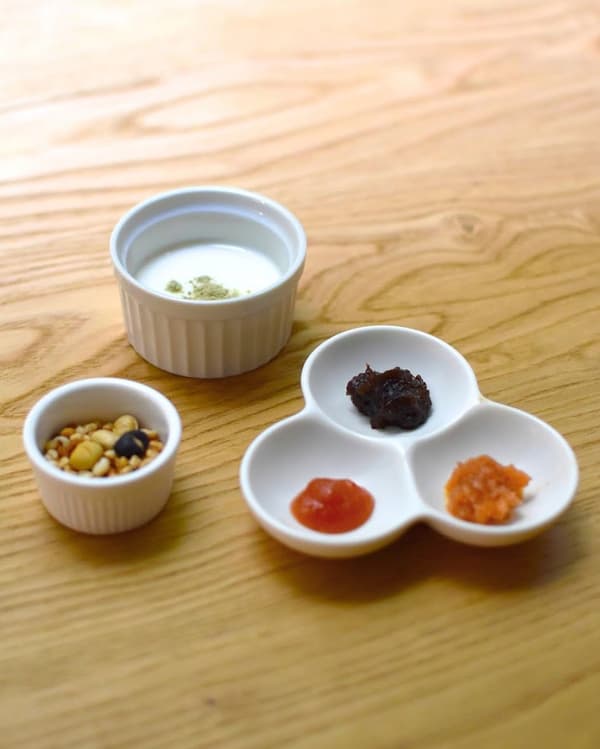 含有草藥成分的甜酸辣醬