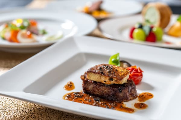 A special French course exclusive to the VIP room