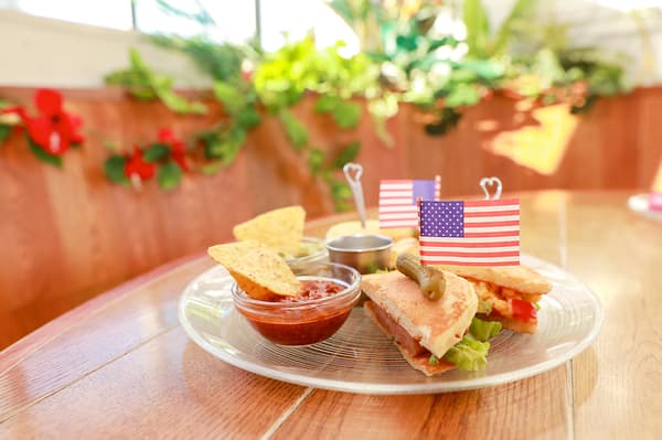 底层：咸味小吃