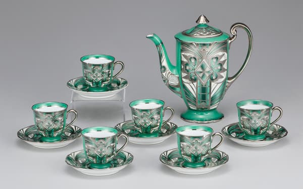 Set Demitasse Hiasan Perak dengan Pola Geometris