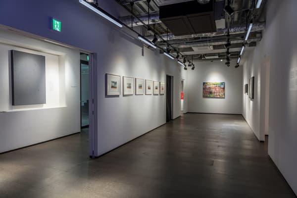 15名参与者在导览中进行亲密交流