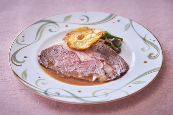 带骨烤牛肉配牛肉汁