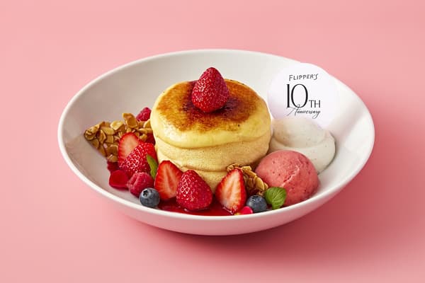 Pancake ulang tahun ke-10 FLIPPER'S