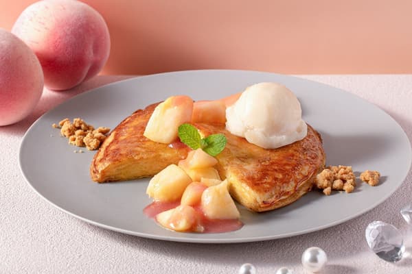 Fresh Peach Mille-Feuille Pancake — ¥2,800 (tax included)