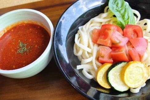 냉토마토 찍어 먹는 우동