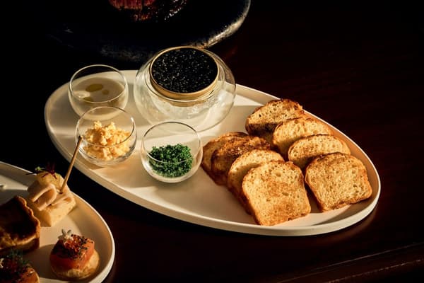 Plato de caviar Osetra (imagen)