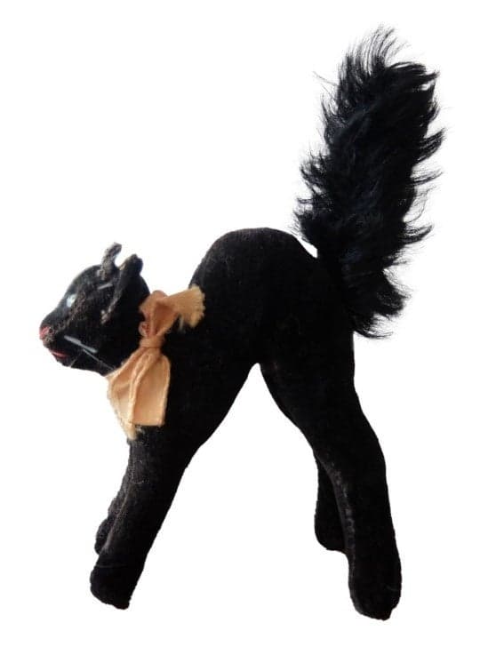 Boneka kucing hitam
