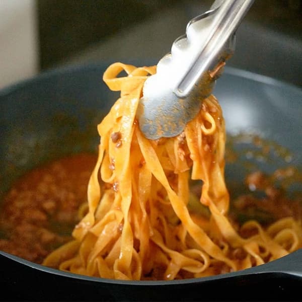 Salsa boloñesa y fettuccine