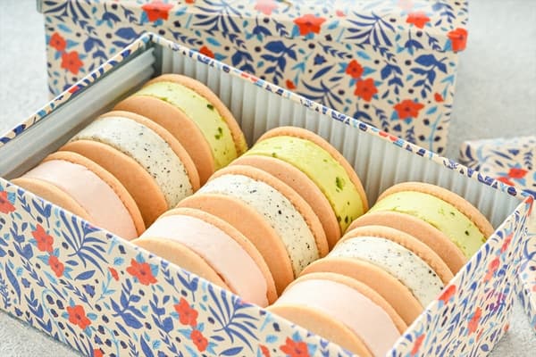 Buttery Sand (Pistachio / Earl Grey / Strawberry)