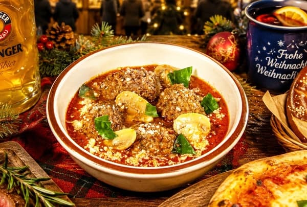 ERDING WINTER STUBE的现刨奶酪圣诞肉丸蘑菇