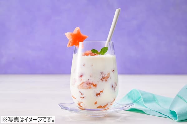 使用“Fruiche x Calpis”草莓制成的混合饮料食谱