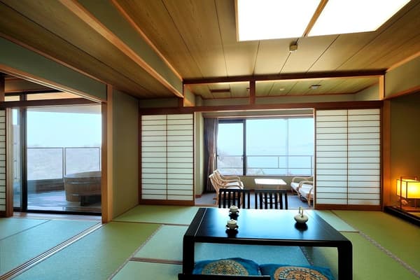 Guest room with open-air bath