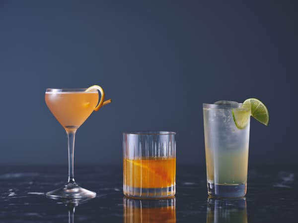 Desde la izquierda: Hojicha Gin Daiquiri, Golden Maitake y Muscat Fizz