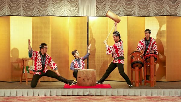 Mochi-pounding performance show