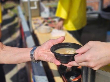 4회째를 맞이한 코라구미의 게 국 나눔 행사