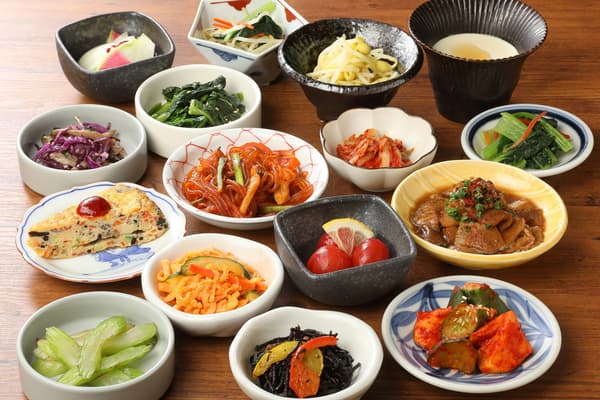 Dishes inspired by the five flavors and five colors philosophy