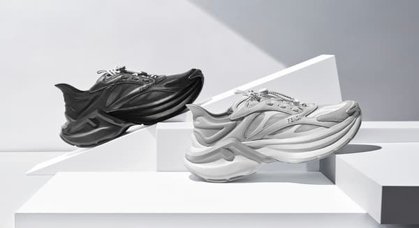 Fendi Flight运动鞋 162,800日元（含税）（女款有白色和黑色，男款有白色、黑色和绿色）