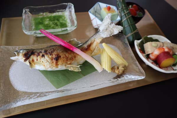 Ogata sweetfish salt-grilled course dish