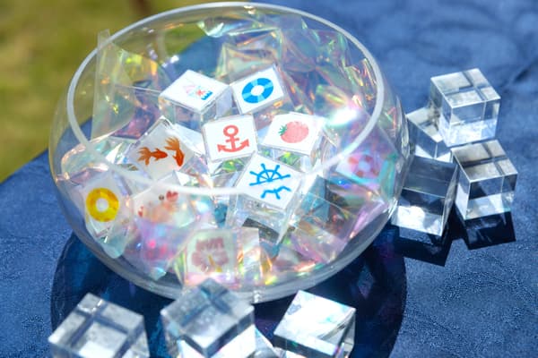 Kubus ramalan Ice Omikuji