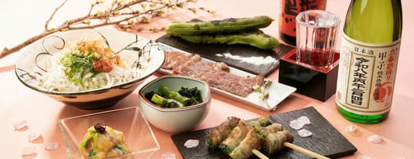 展示各种春季菜肴和清酒的活动宣传图片