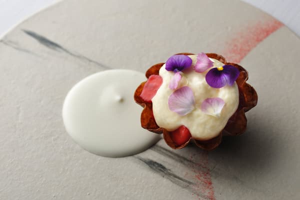 甜点：草莓与布里奶酪塔