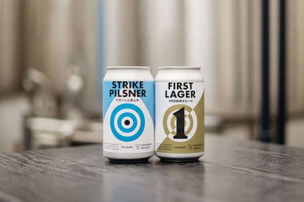 Strike Pilsner (izquierda) y First Lager (derecha)