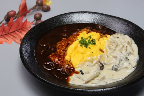Autumn mushroom omelet rice with double sauce