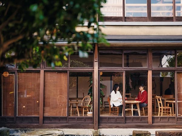 在這座融合男鹿歷史與日常生活的旅宿中，住客能感受到人情的溫暖與大自然四季變化的魅力