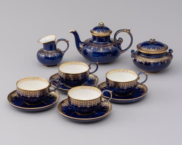 塞夫尔 —— “云蓝”茶具套装，1876年