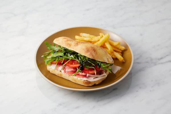 Focaccia Sandwich Prosciutto – ¥1,800 (tax included)