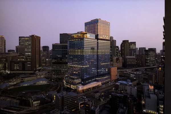 Eksterior Waldorf Astoria Osaka saat senja