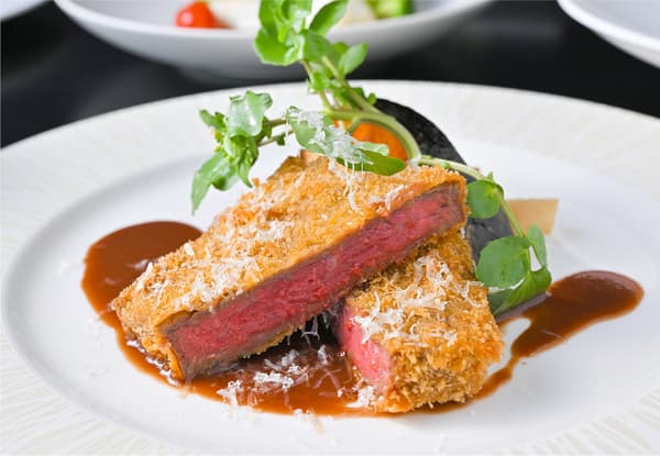 Domestic Beef Loin Cutlet with Shallot Sauce