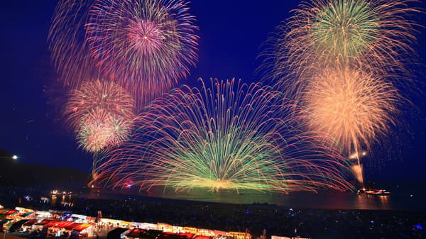 Kumano Grand Fireworks Festival — 3-shaku tama sea burst
