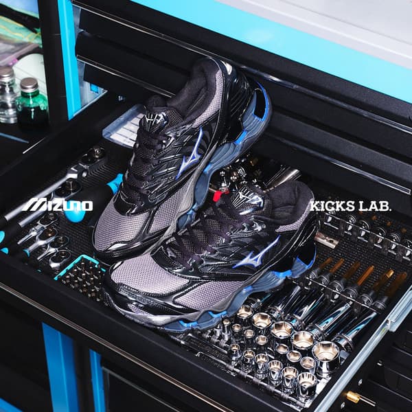 MIZUNO WAVE PROPHECY LS KICKS LAB. 獨家款,側面視圖