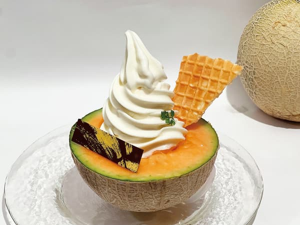 Yoro-ushi Yamamoto Farm 牧场牛奶半个蜜瓜冰淇淋