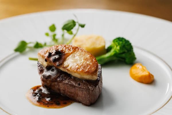 Filet beef steak, Rossini style