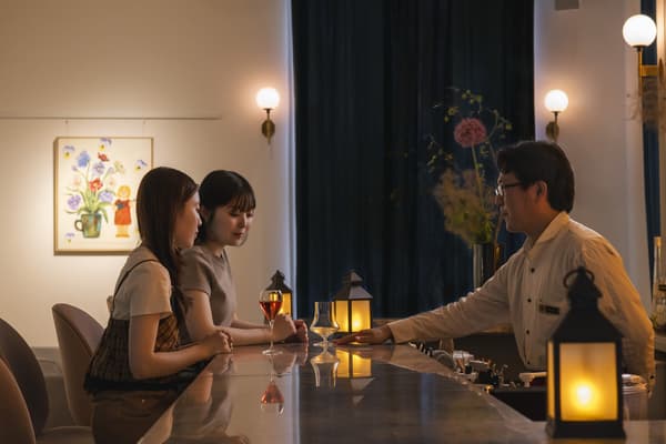 전시와 함께 제공되는 아트 페어링 칵테일