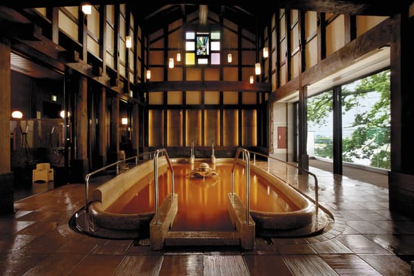 Un baño termal en Nagaragawa Onsen