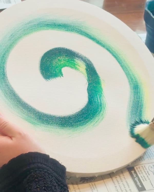 Workshop scene — imagining sounds from artworks and painting on canvas